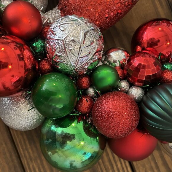 Handmade Red & Green Shatterproof Ball Wreath  2 Large Glittered Light Bulbs - Picture 13 of 16